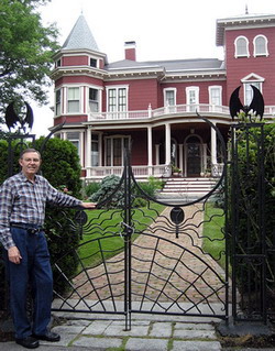 Ferrell Jenkins in front of Stephen King's home, Bangor, Maine. Photo by Bruce Hudson.